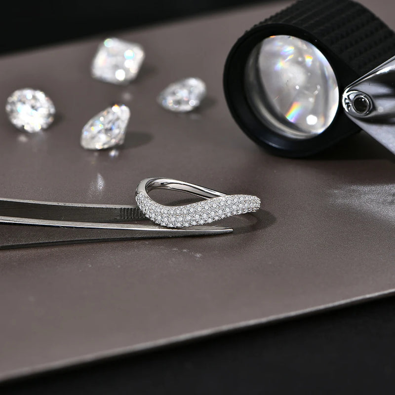 Moissanite Wavy Ring – Elegant Stackable Band