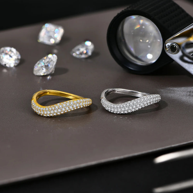 Moissanite Wavy Ring – Elegant Stackable Band